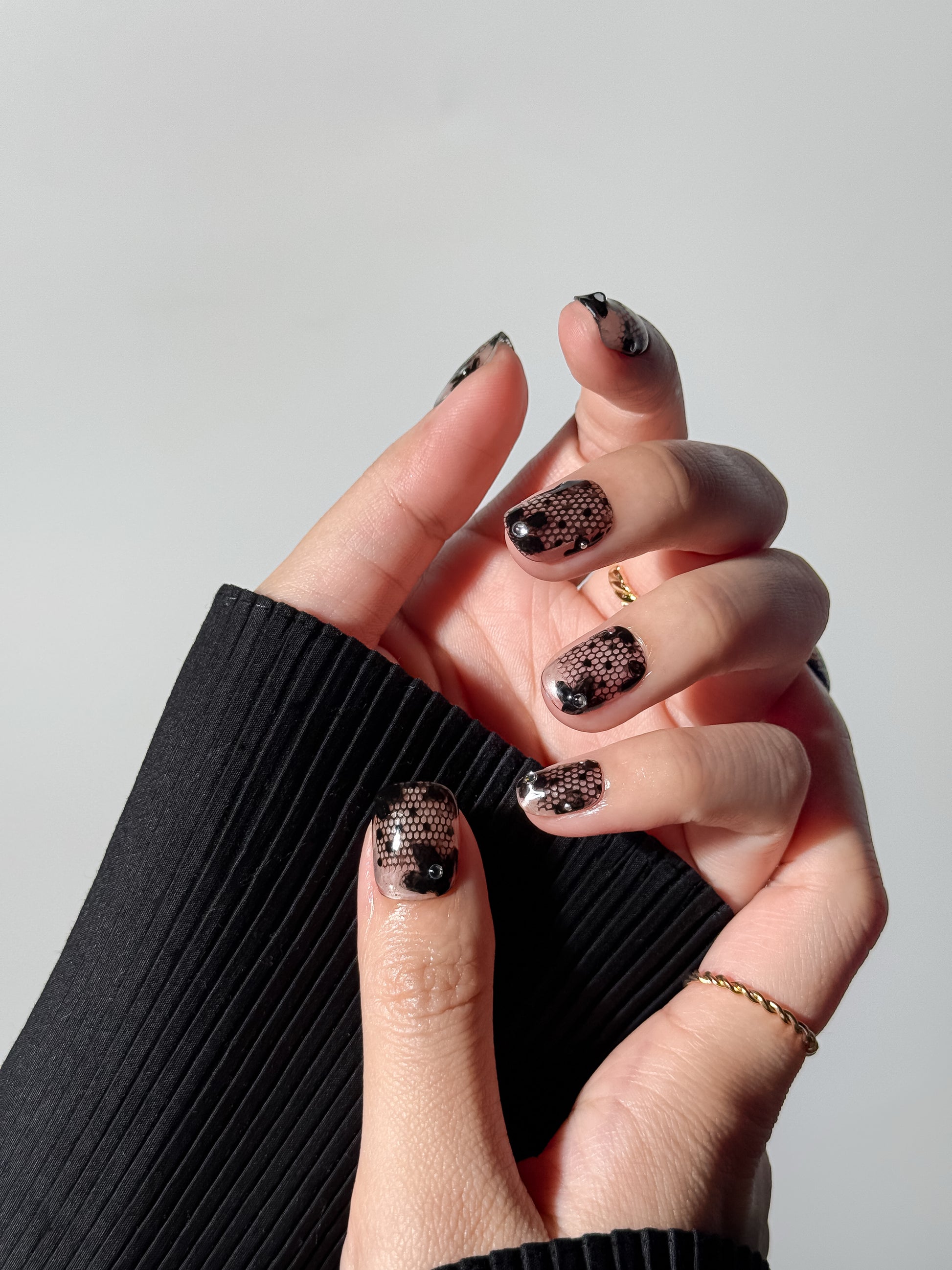 Midnight Lace - 10 pcs Press On Nails