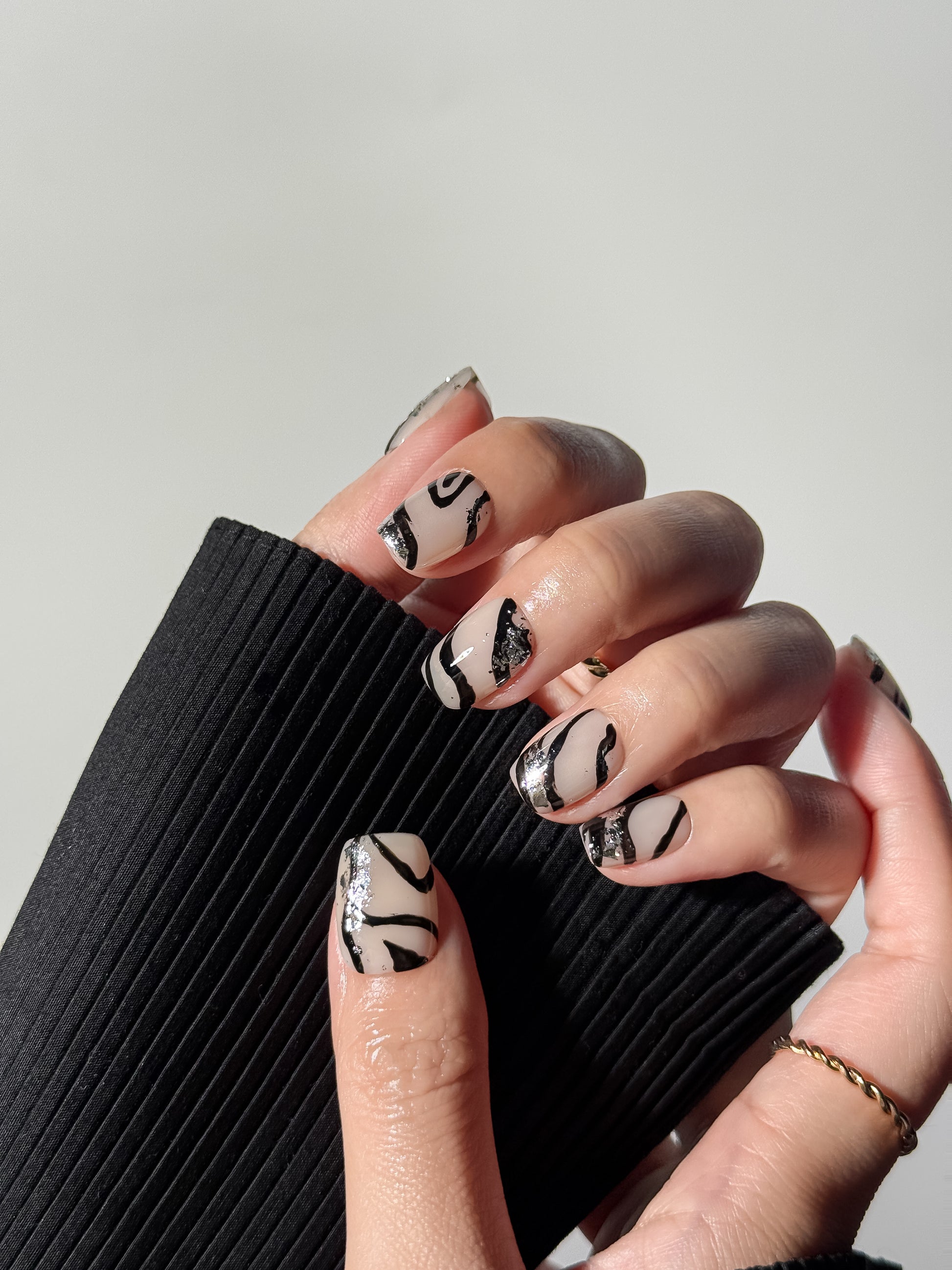 Wild Whisper - 10 pcs Press On Nails