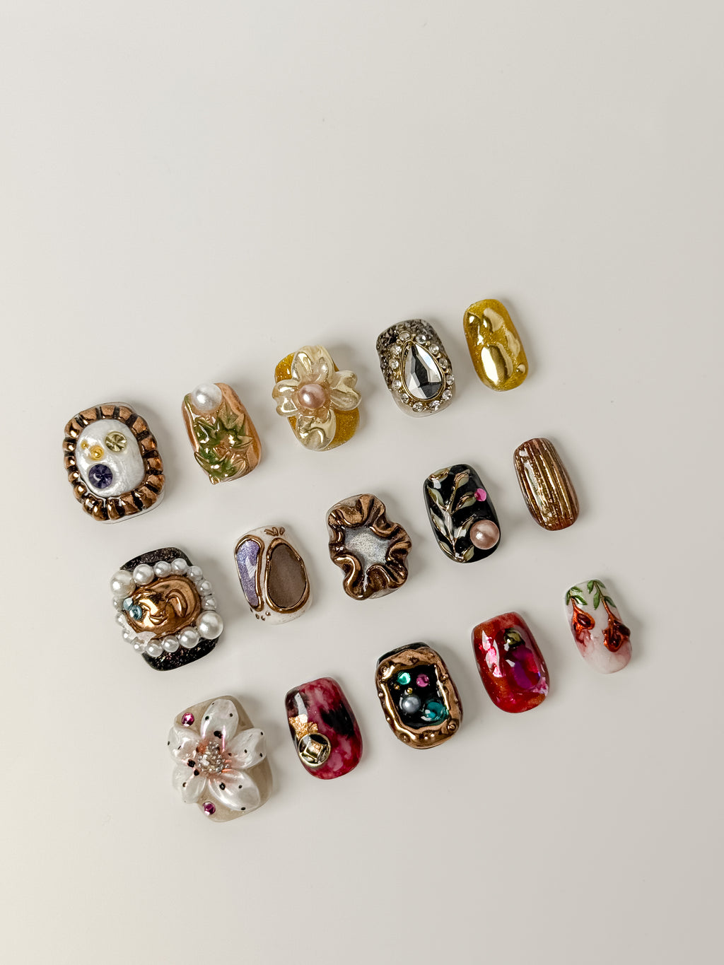 3D vintage style press on nails with gorgeous designs in short square shape and 15 pieces to mix