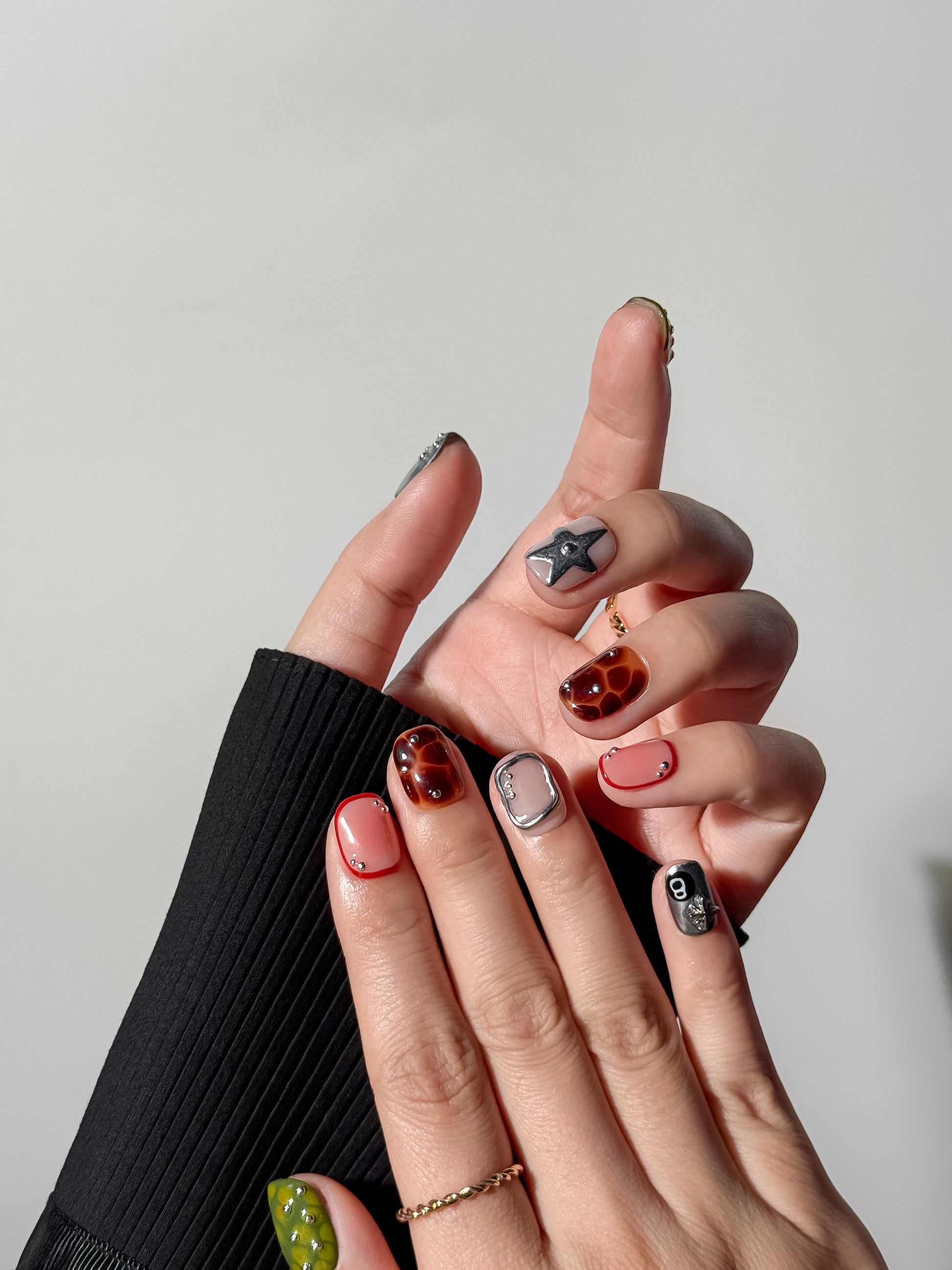 Urban Edge Mix – Tortoise, Chrome & Olive Press-On nails set