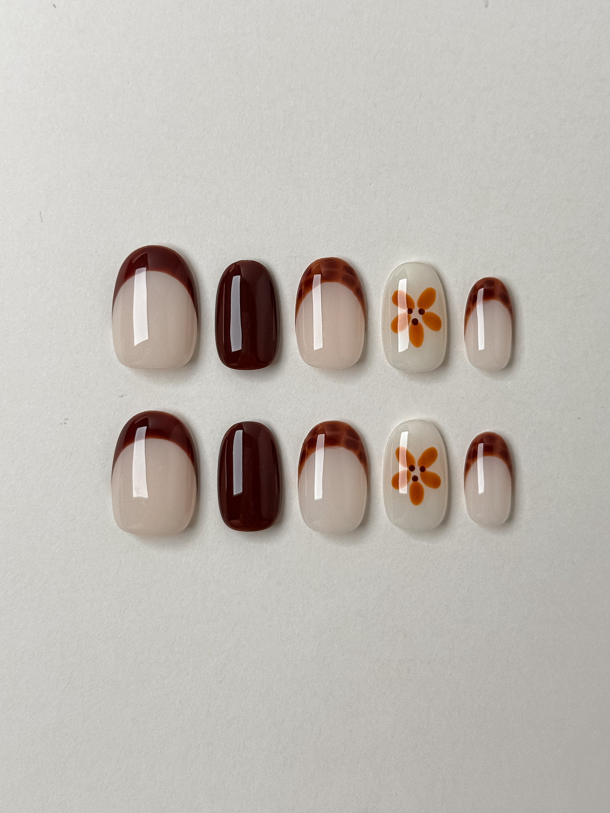 Cocoa Bloom – 10 Stück künstliche Fingernägel
