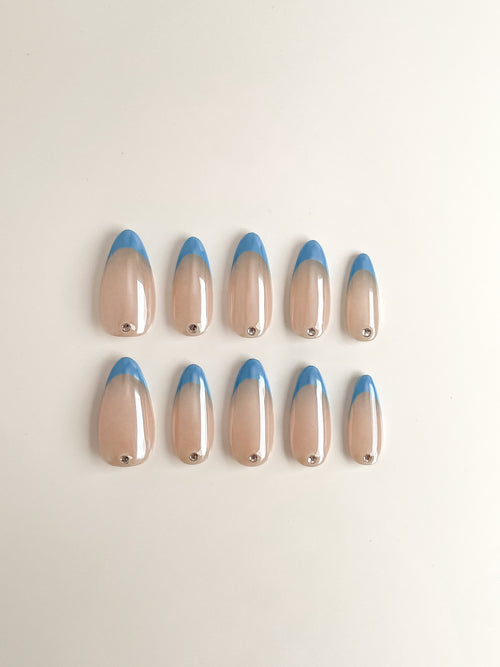 Blue Crush Press-On Nägel – French Tip Sommer-Look