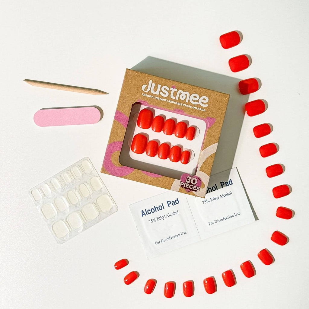 Komplettes Maniküre-Set mit 30 orangefarbenen Nägeln, Klebe-Tabs und Profi-Zubehör.