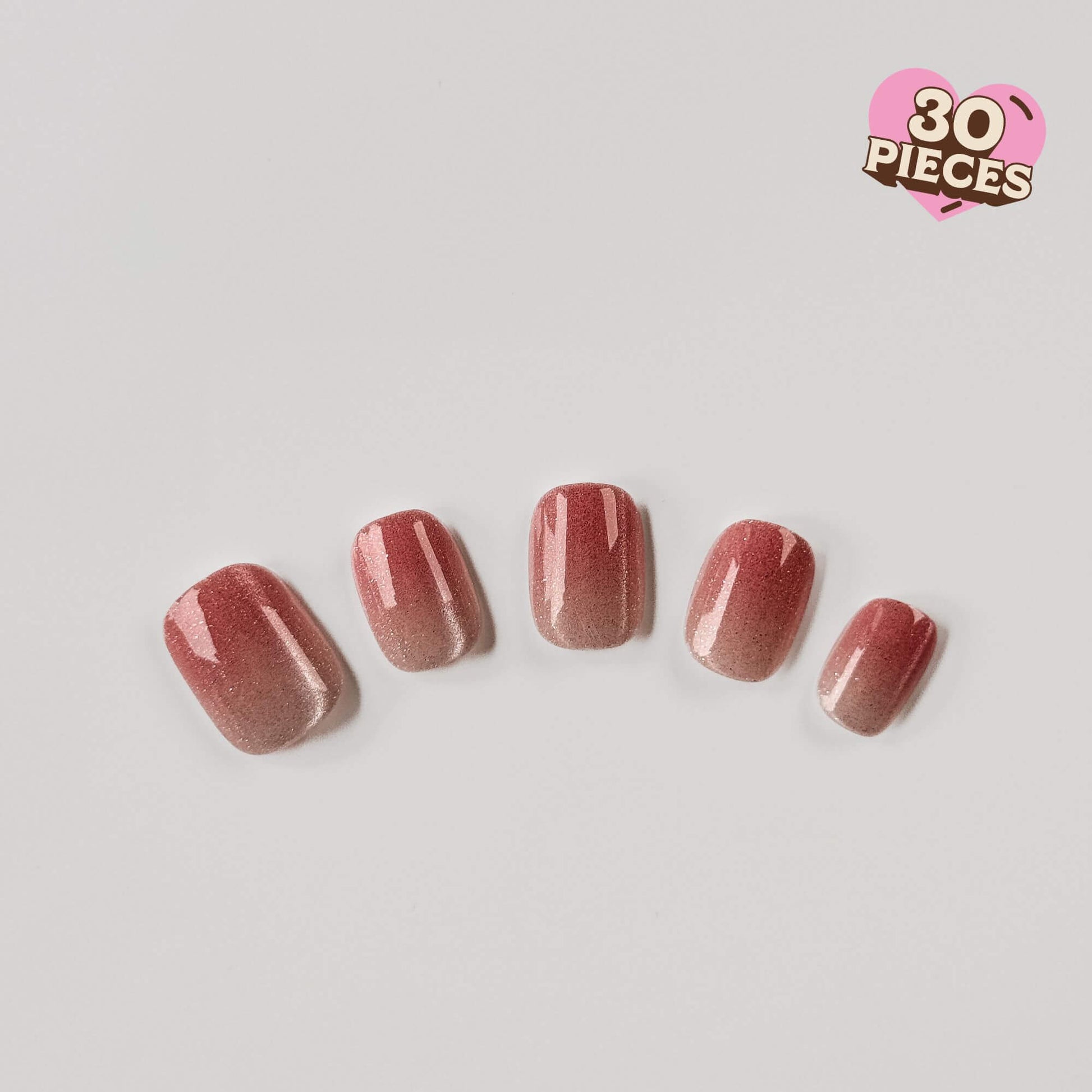Detailansicht der Sugar Plum Fade Kunstnägel mit funkelndem Glitzer-Verlauf und sanftem lila Ombré-Finish.