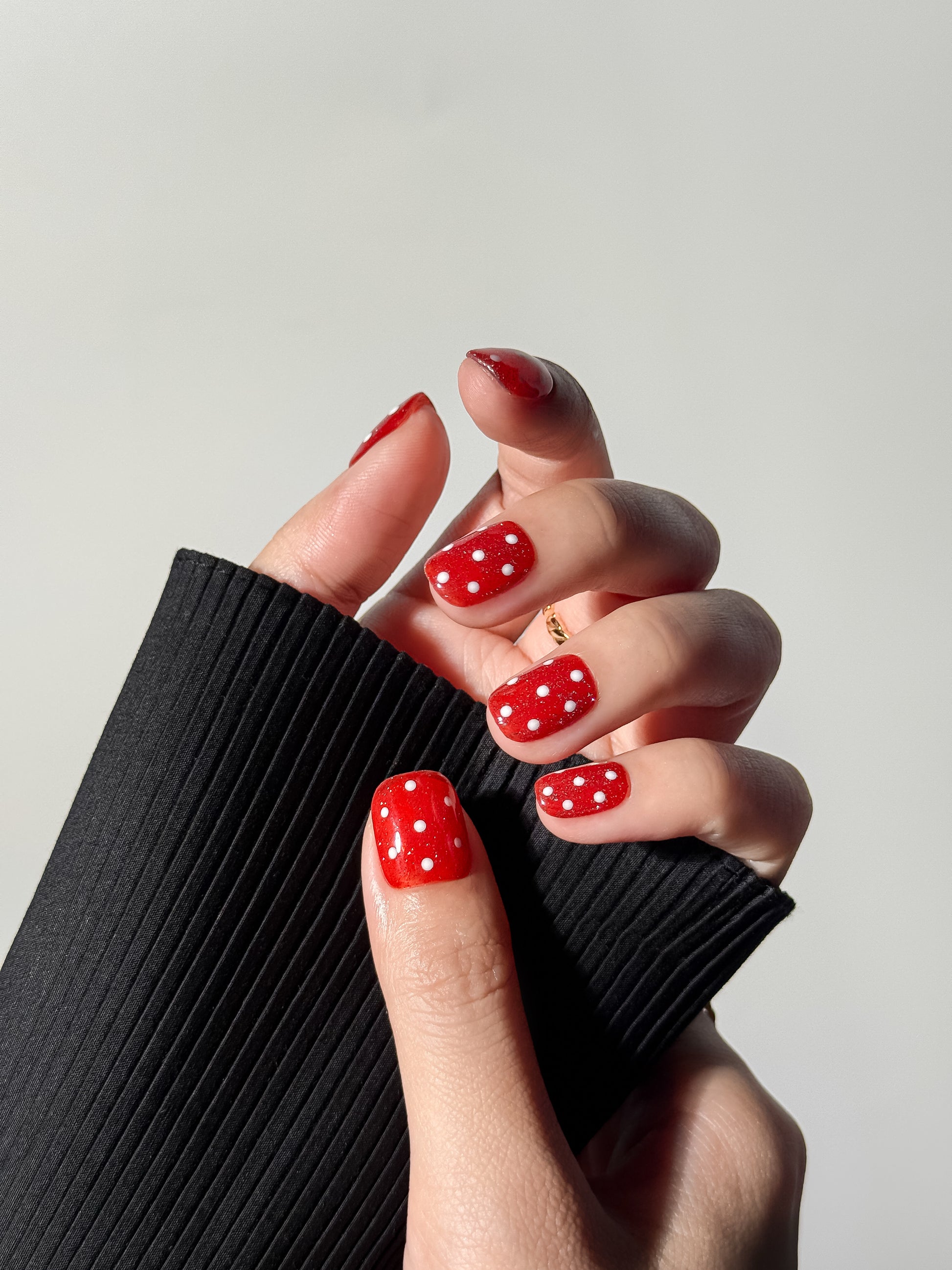 press on nails with sqaure shape and red color with white dots